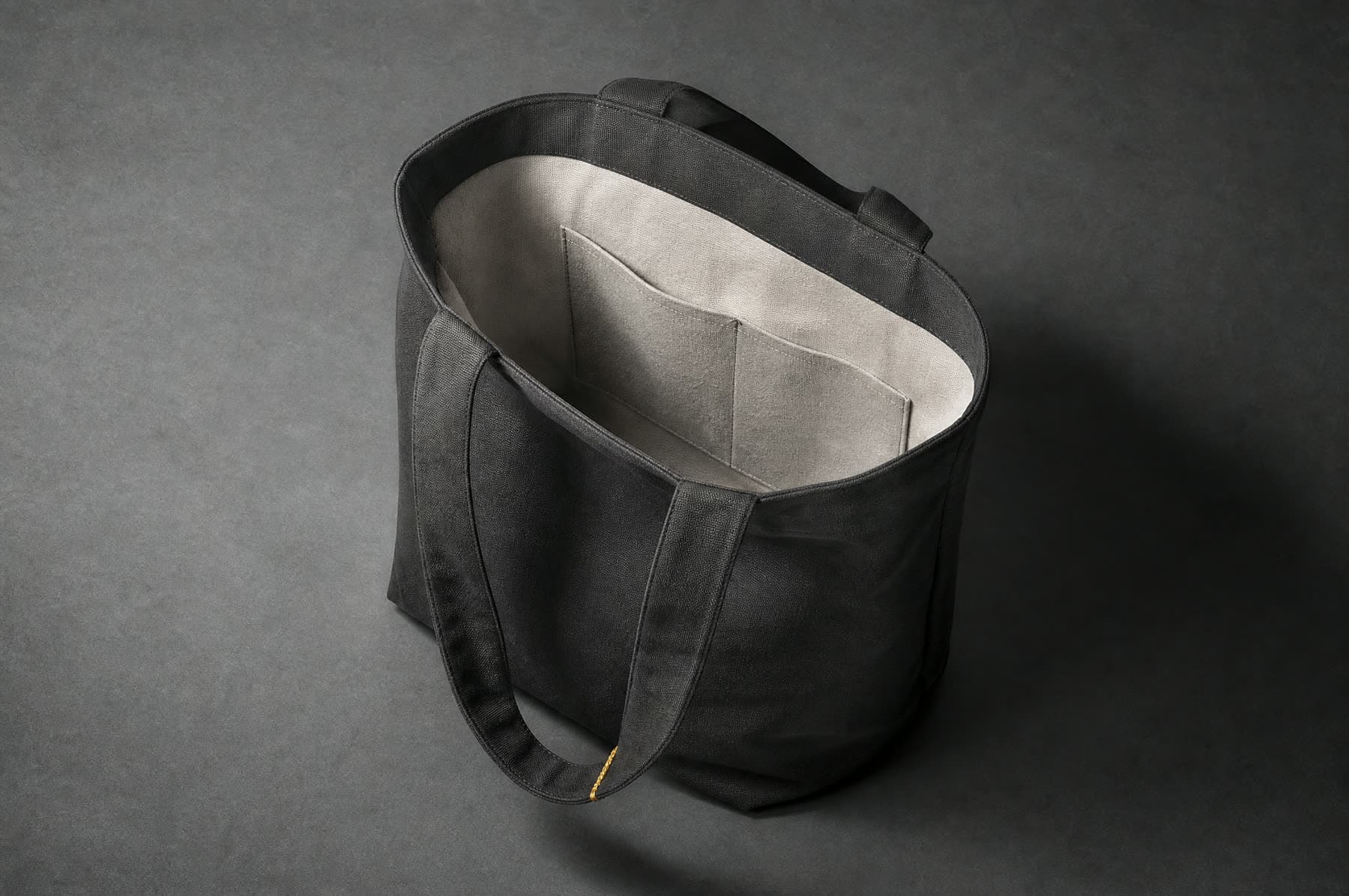 Tote Canvas 12, loaded and in use
