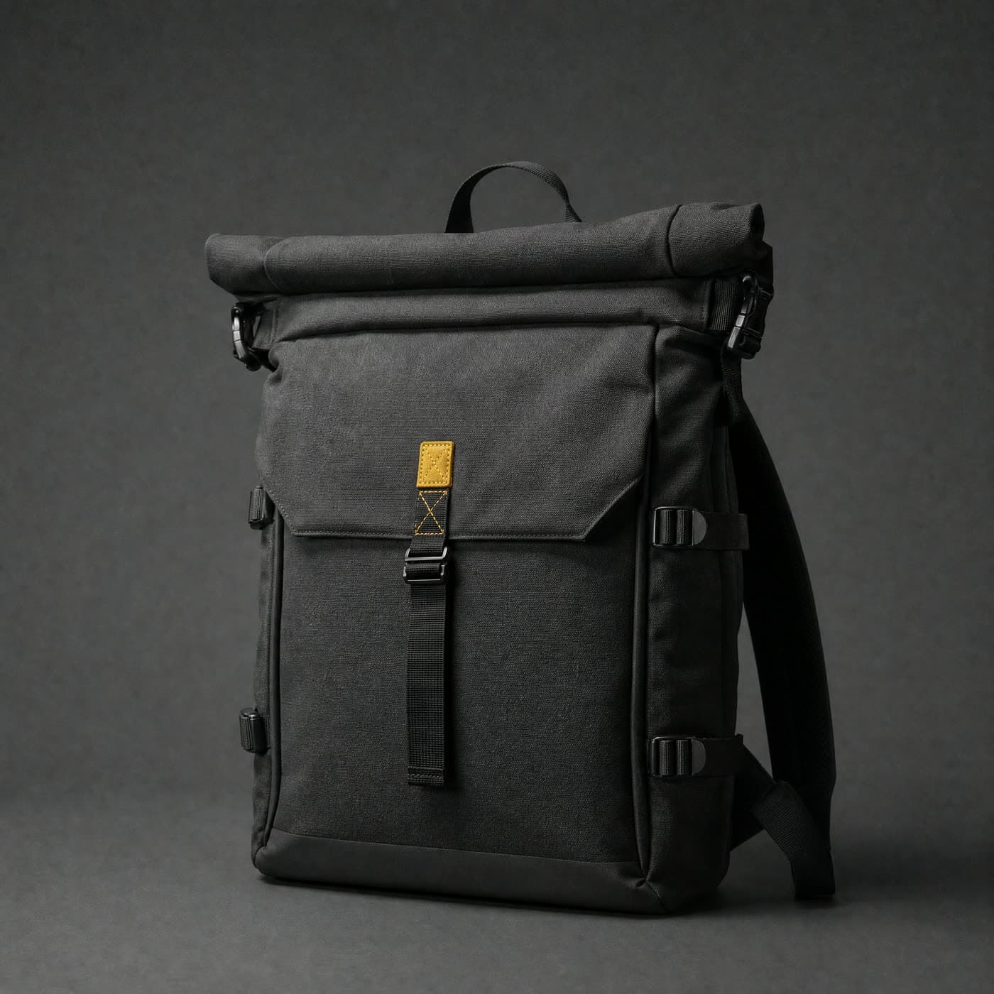 Pack Roll-Top 22L, Adjusts between 18 and 26 litres by how far you roll it.