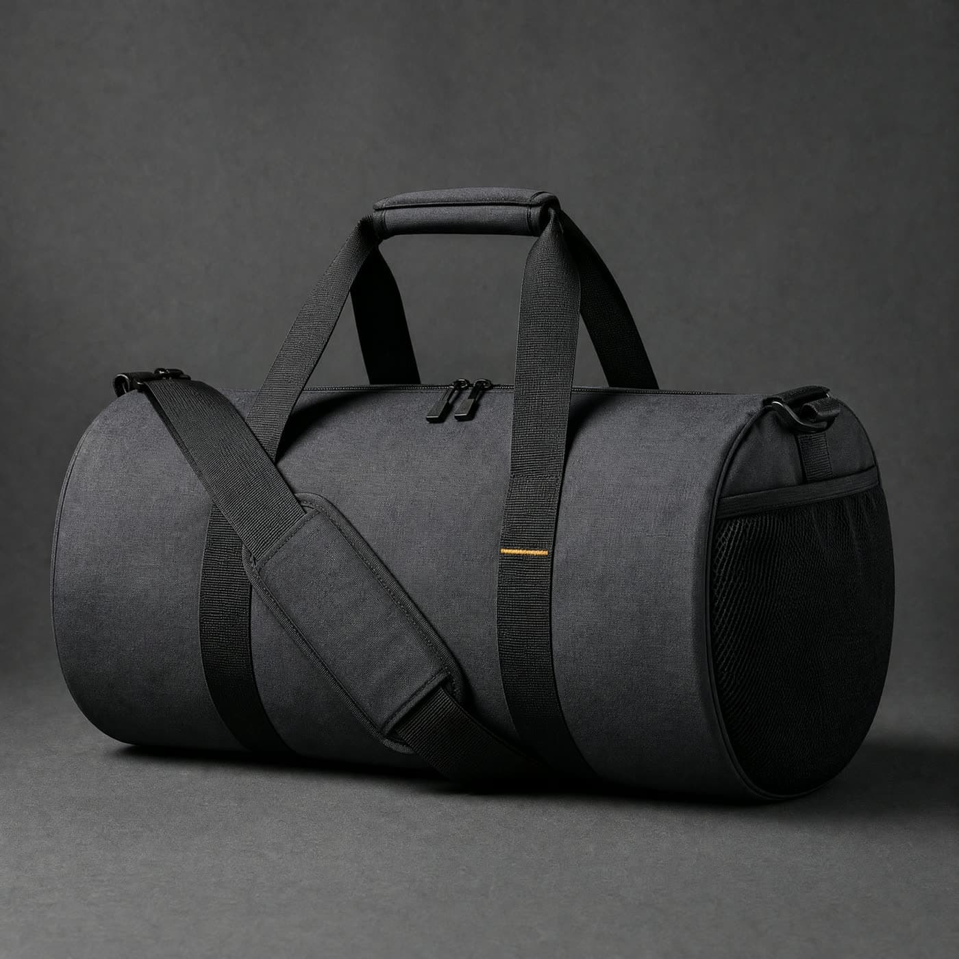 Gym Duffel 30L, Kit in the body, shoes in the mesh.